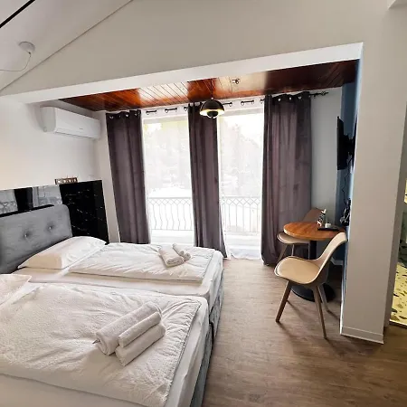 Modern N14 Kitchenette Private Bathroom *