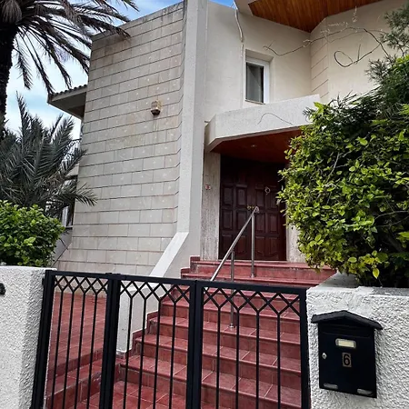 Modern N14 Kitchenette Private Bathroom *