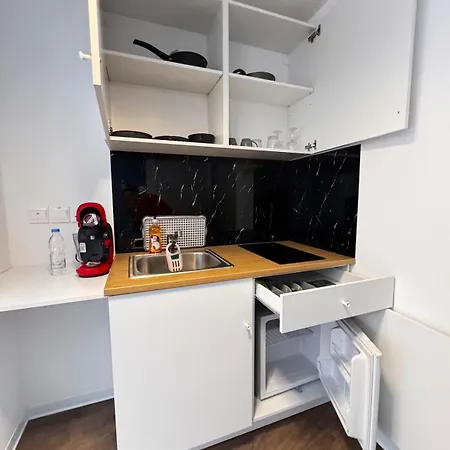 Апартаменты Modern N14 Kitchenette Private Bathroom Лимасол