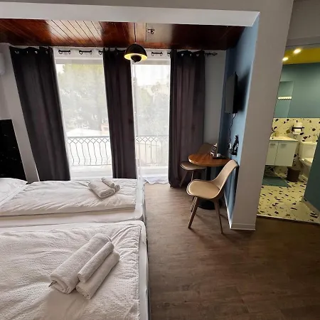 Modern N14 Kitchenette Private Bathroom