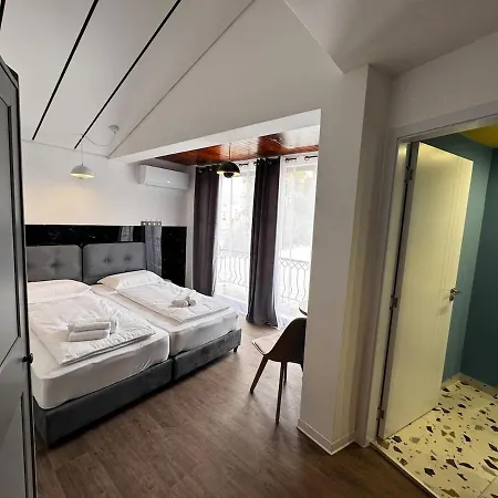 Modern N14 Kitchenette Private Bathroom Daire
