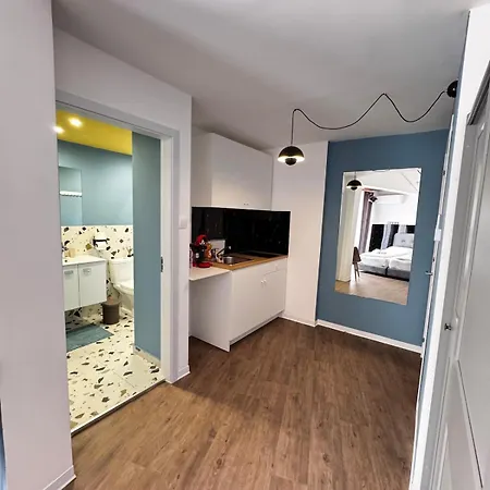 Апартаменты Modern N14 Kitchenette Private Bathroom Лимасол