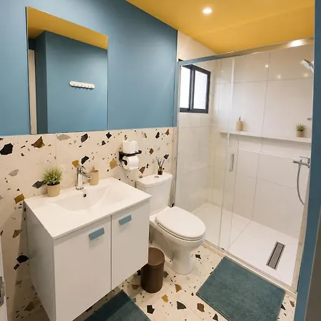 Modern N14 Kitchenette Private Bathroom