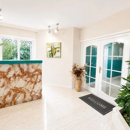 Modern N14 Kitchenette Private Bathroom Daire
