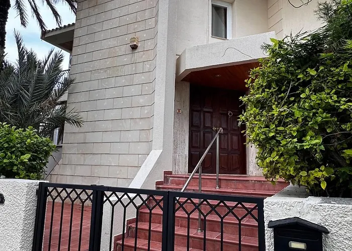 Modern N14 Kitchenette Private Bathroom *