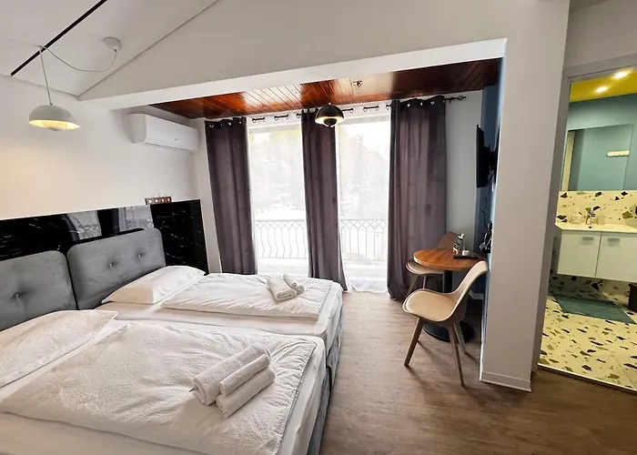 Modern N14 Kitchenette Private Bathroom *