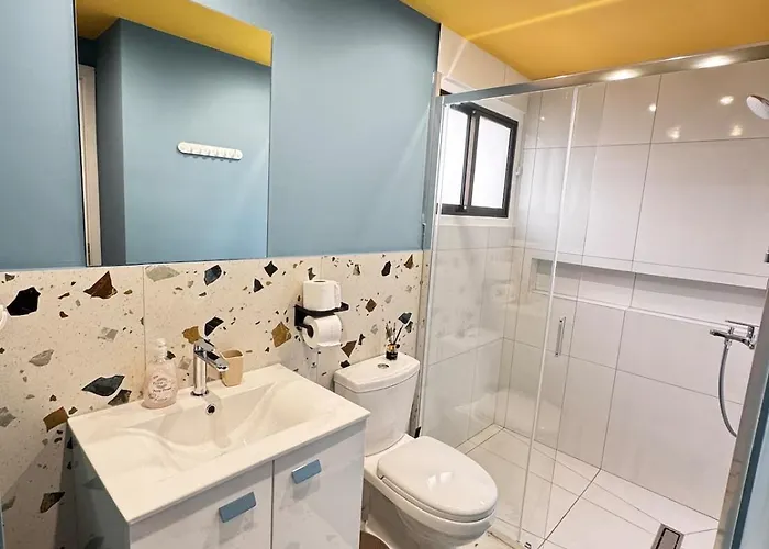 Modern N14 Kitchenette Private Bathroom Daire Limasol