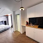 Modern N14 Kitchenette Private Bathroom Apartment *